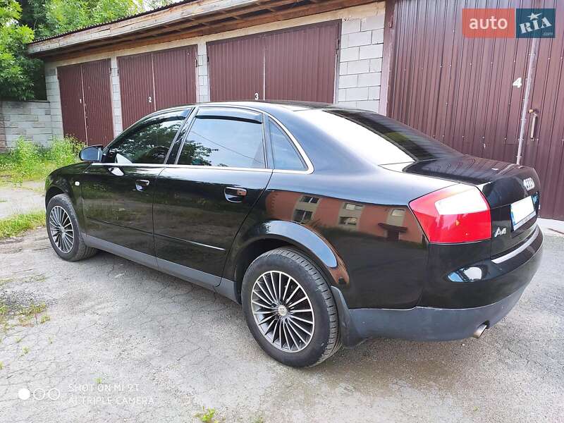 Седан Audi A4 2001 в Сарнах