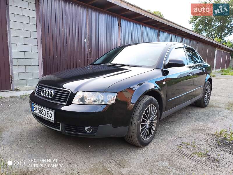 Седан Audi A4 2001 в Сарнах