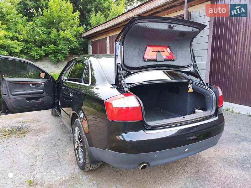 Седан Audi A4 2001 в Сарнах
