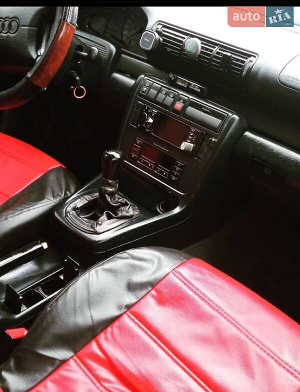 Седан Audi A4 1996 в Бережанах