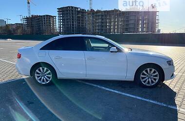 Седан Audi A4 2011 в Львове