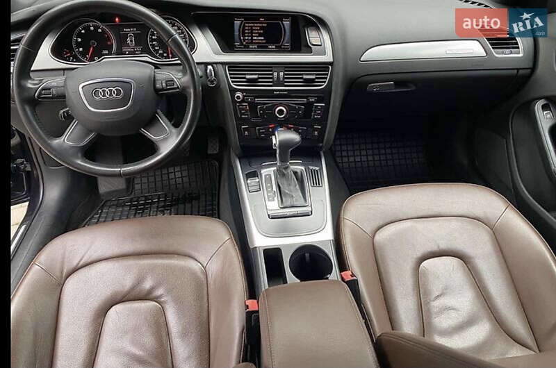 Седан Audi A4 2012 в Львове