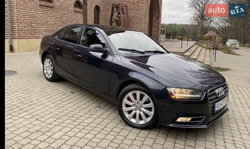 Седан Audi A4 2012 в Львове