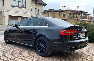 Седан Audi A4 2015 в 