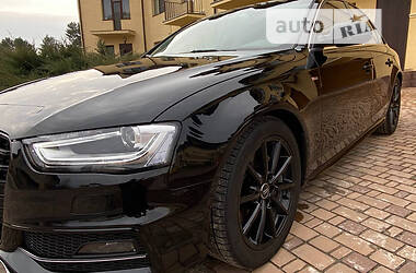 Седан Audi A4 2015 в 