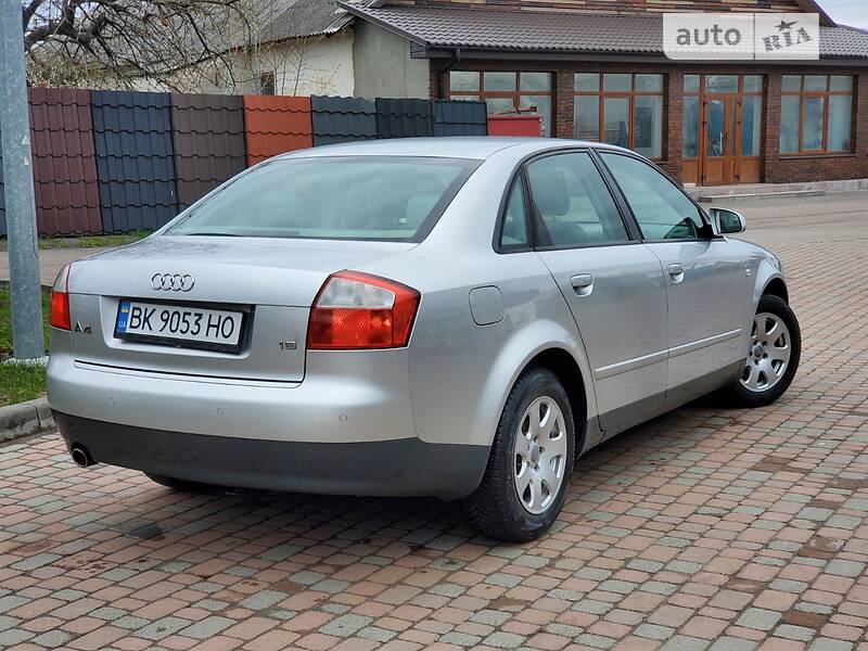 Седан Audi A4 2003 в Сарнах