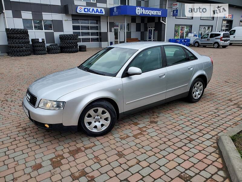 Седан Audi A4 2003 в Сарнах