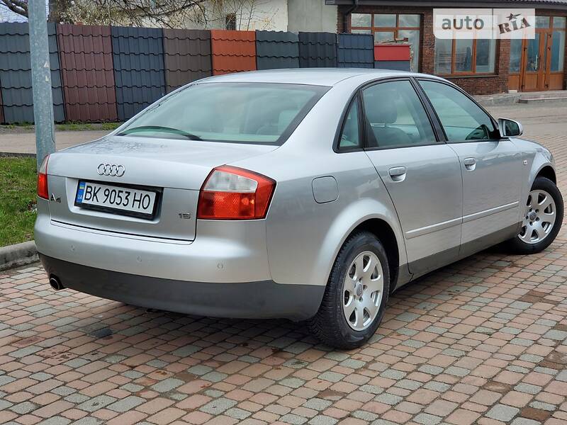 Седан Audi A4 2003 в Сарнах