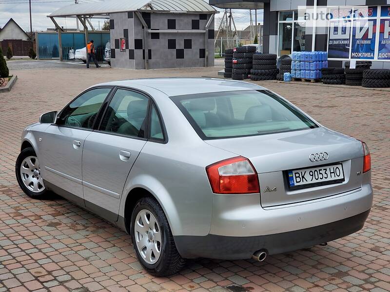 Седан Audi A4 2003 в Сарнах
