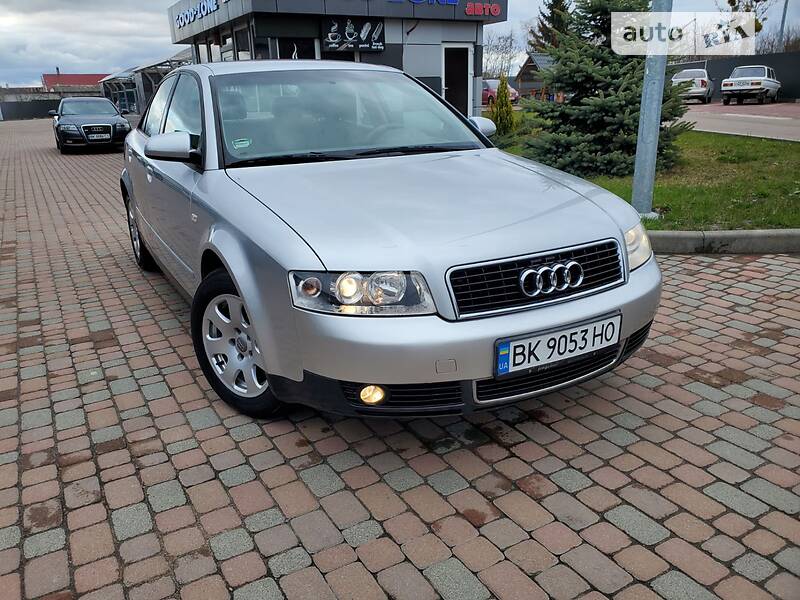 Седан Audi A4 2003 в Сарнах