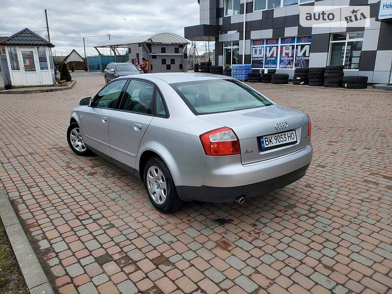 Седан Audi A4 2003 в Сарнах