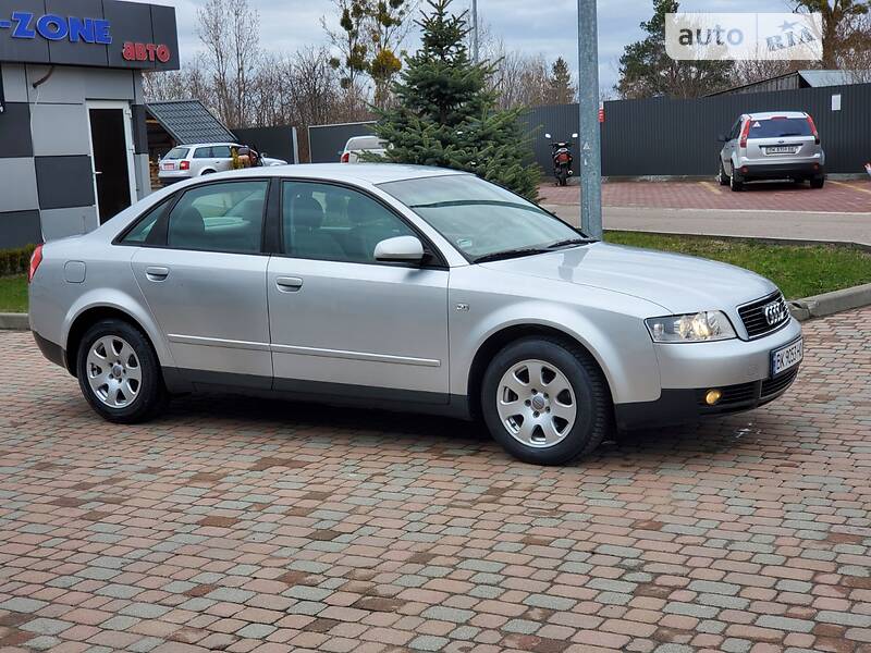 Седан Audi A4 2003 в Сарнах