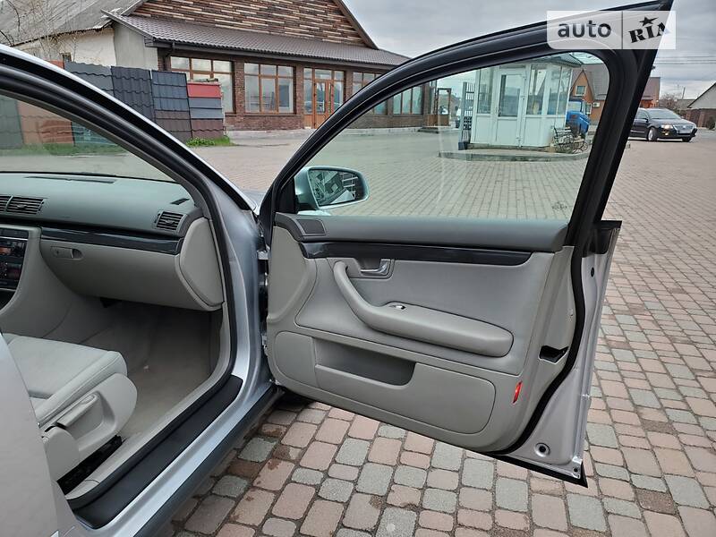 Седан Audi A4 2003 в Сарнах