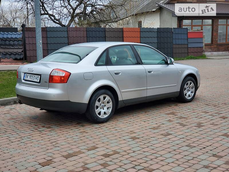 Седан Audi A4 2003 в Сарнах