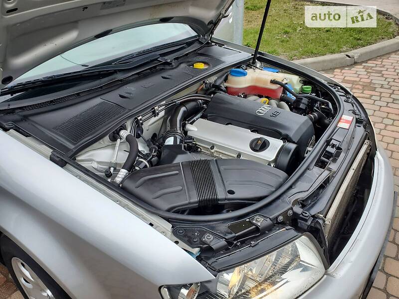 Седан Audi A4 2003 в Сарнах