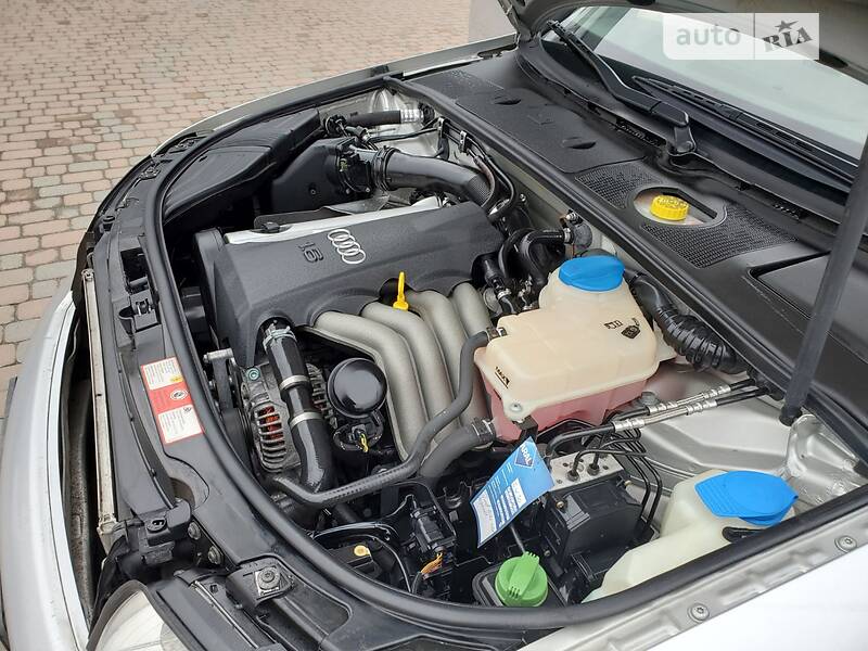 Седан Audi A4 2003 в Сарнах