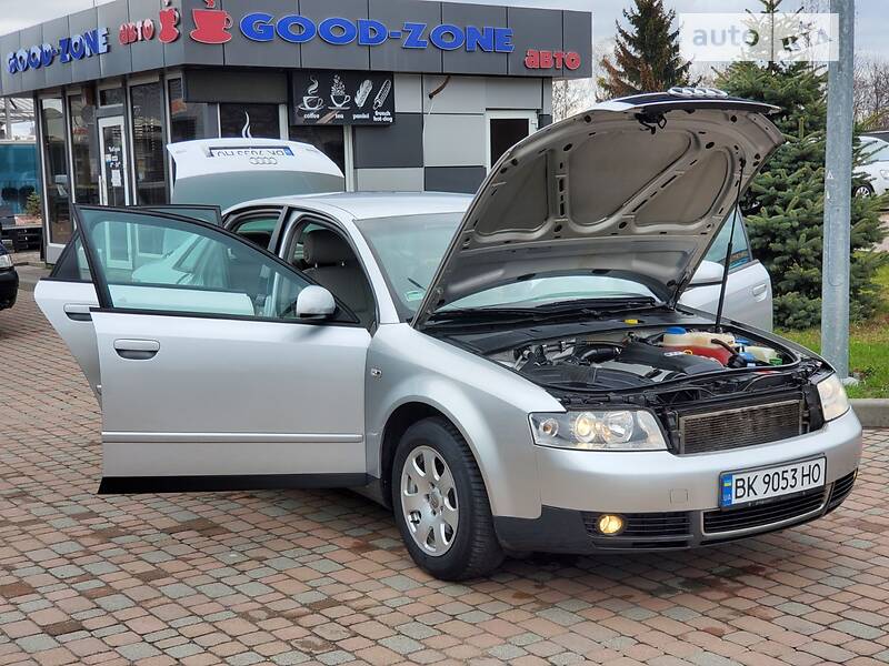 Седан Audi A4 2003 в Сарнах