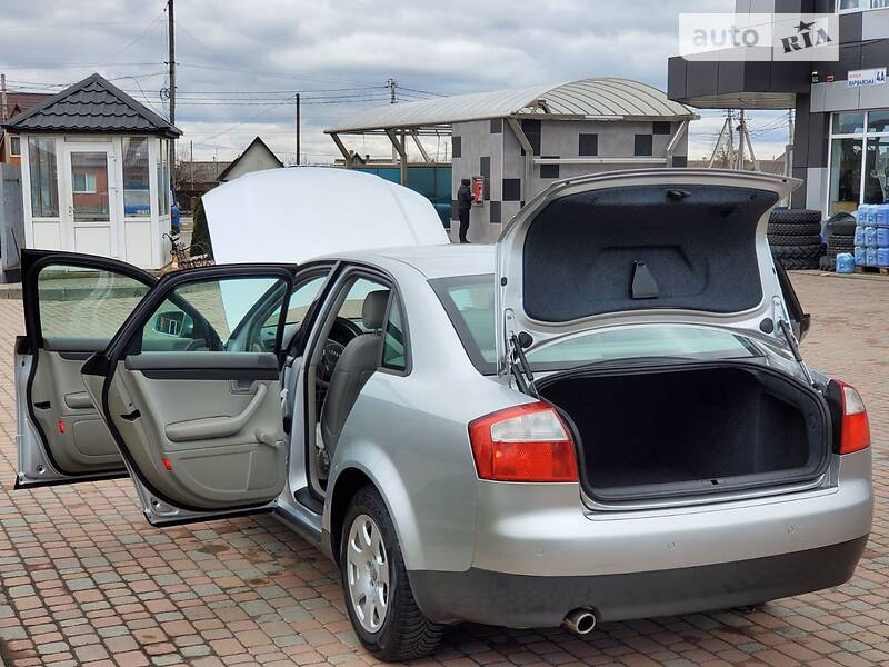 Седан Audi A4 2003 в Сарнах