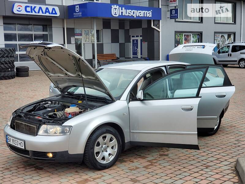 Седан Audi A4 2003 в Сарнах