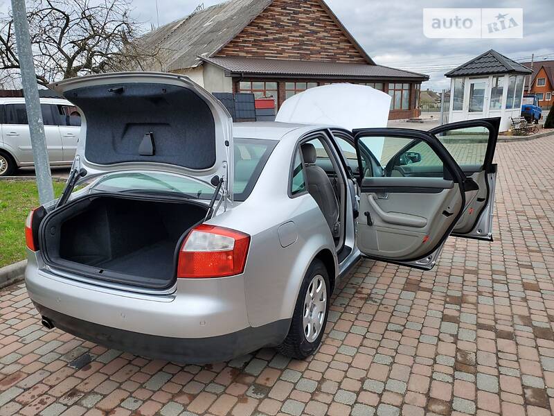 Седан Audi A4 2003 в Сарнах