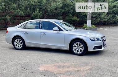 Седан Audi A4 2010 в 