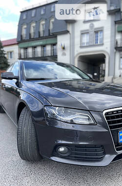 Седан Audi A4 2010 в Львове