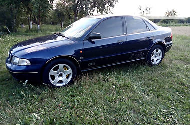 Седан Audi A4 1996 в Червонограді