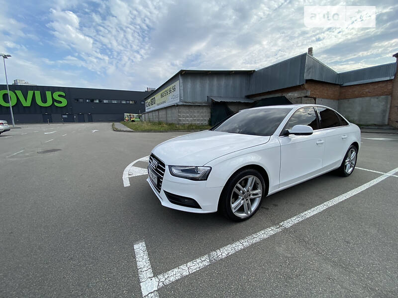 Седан Audi A4 2014 в Киеве