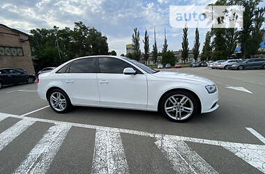 Седан Audi A4 2014 в Киеве