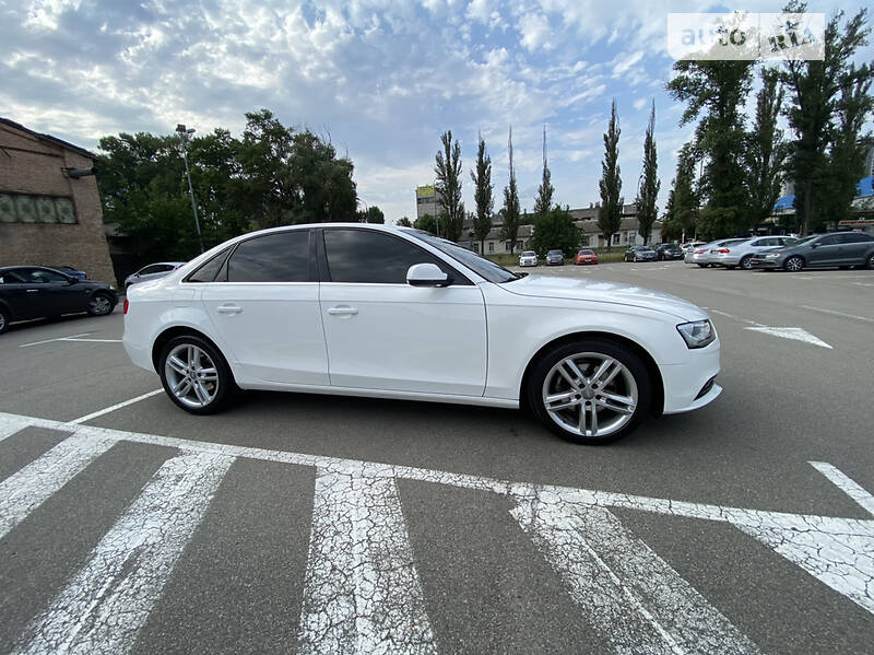 Седан Audi A4 2014 в Киеве