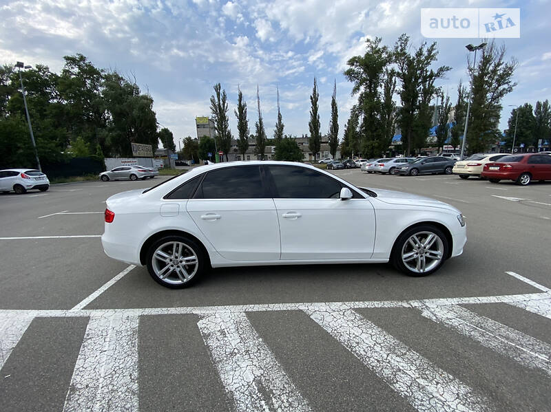 Седан Audi A4 2014 в Киеве