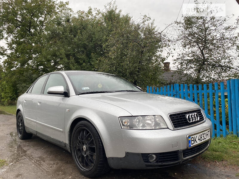 Седан Audi A4 2002 в Гощі