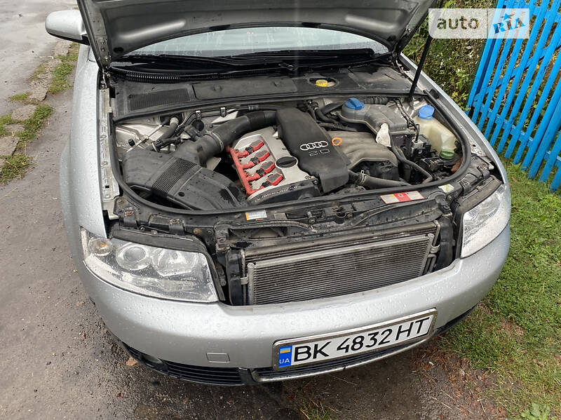 Седан Audi A4 2002 в Гощі