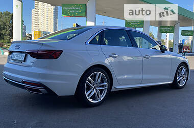 Седан Audi A4 2020 в 