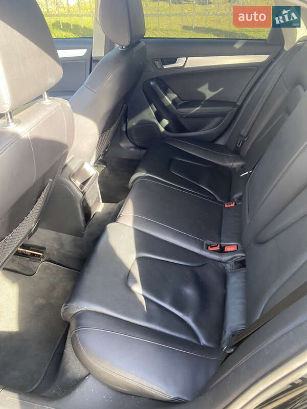 Седан Audi A4 2011 в Львове