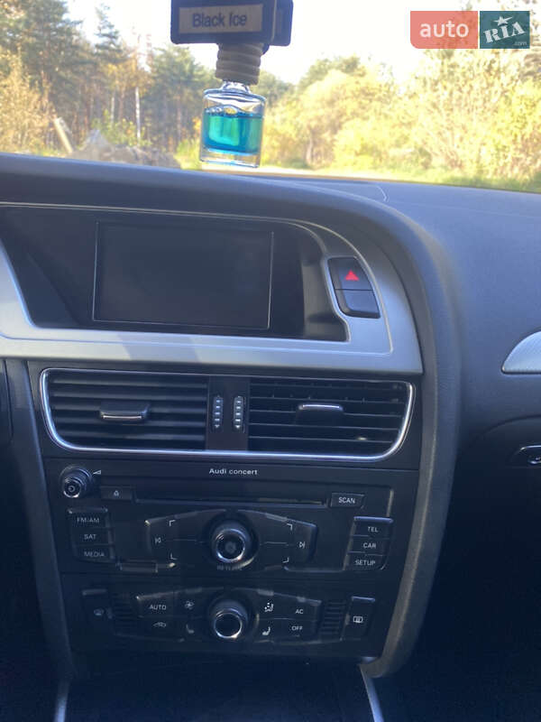 Седан Audi A4 2011 в Львове