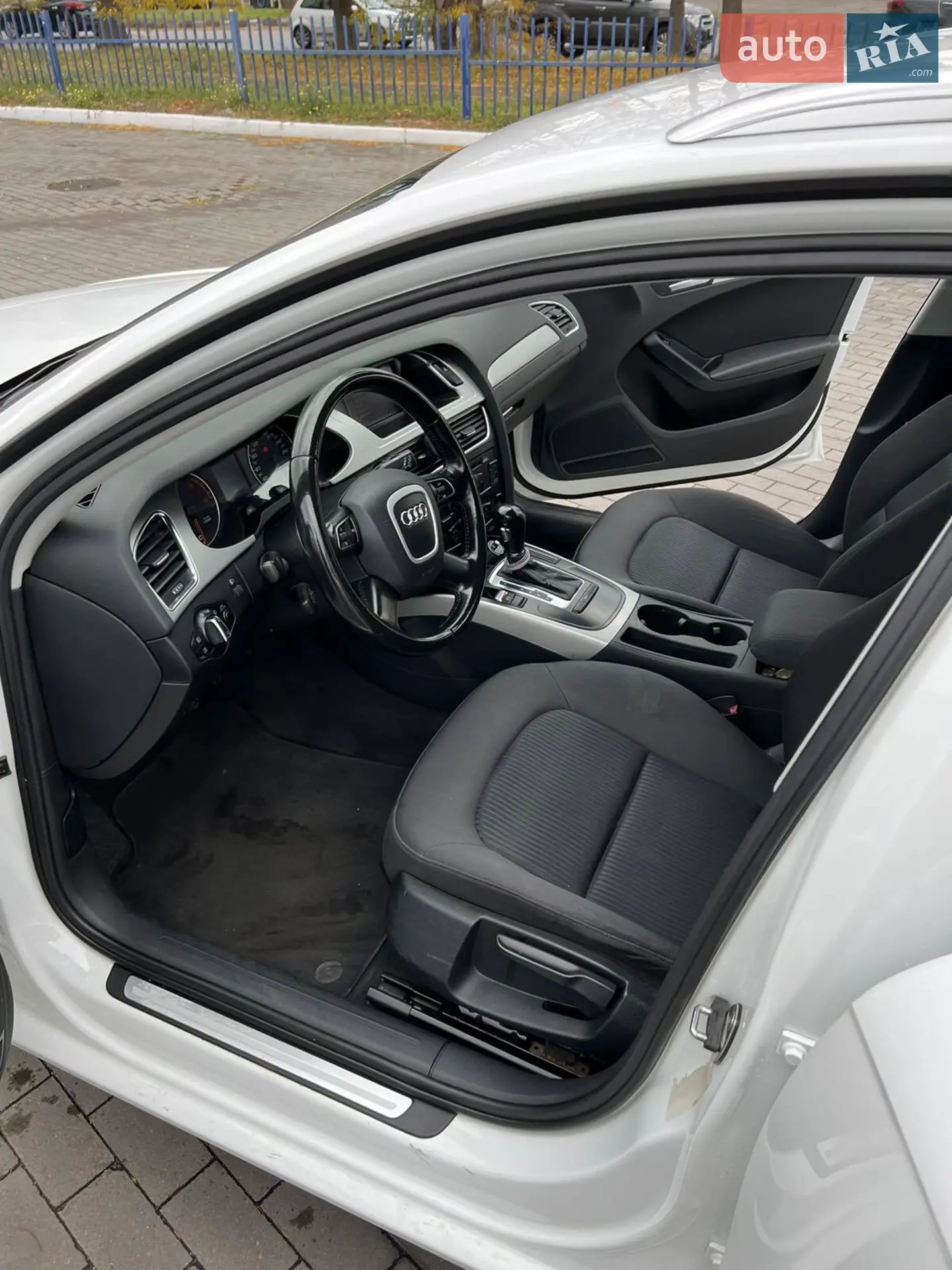 2011 Audi A4 - мініатюра 4
