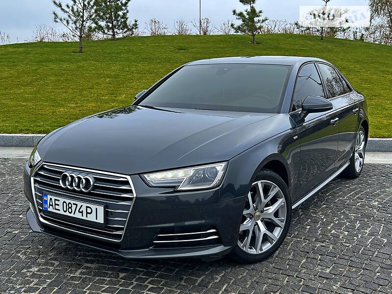 Седан Audi A4 2018 в 