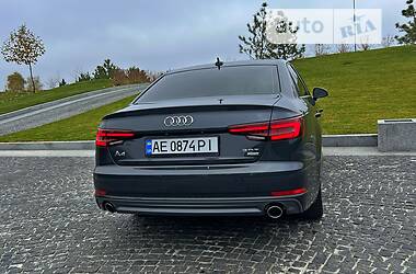 Седан Audi A4 2018 в 