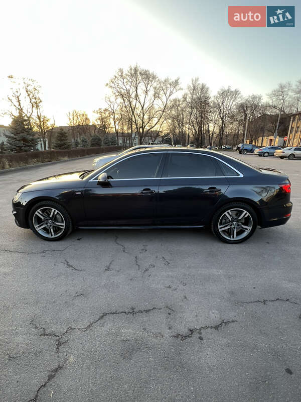 Седан Audi A4 2018 в Каменском