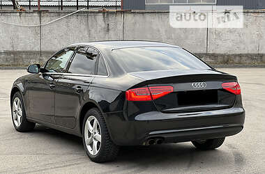 Седан Audi A4 2012 в 