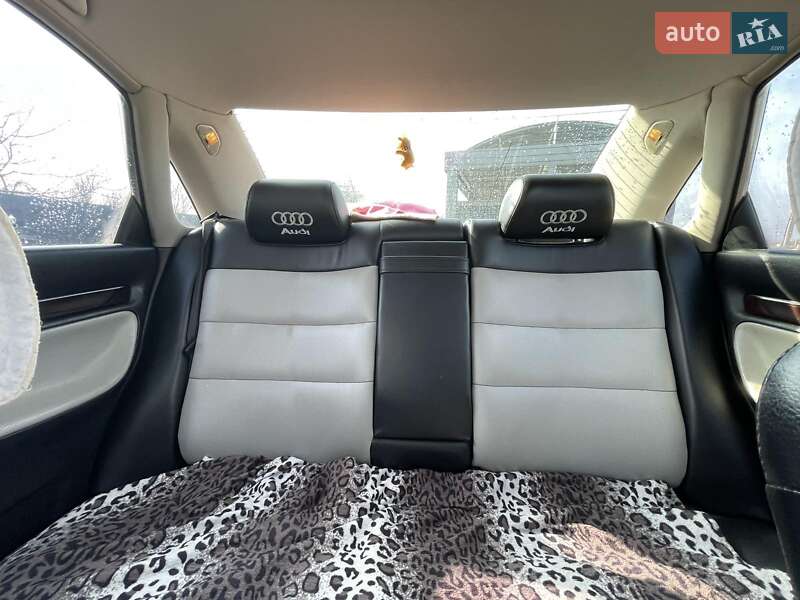 Седан Audi A4 1996 в Переяславі