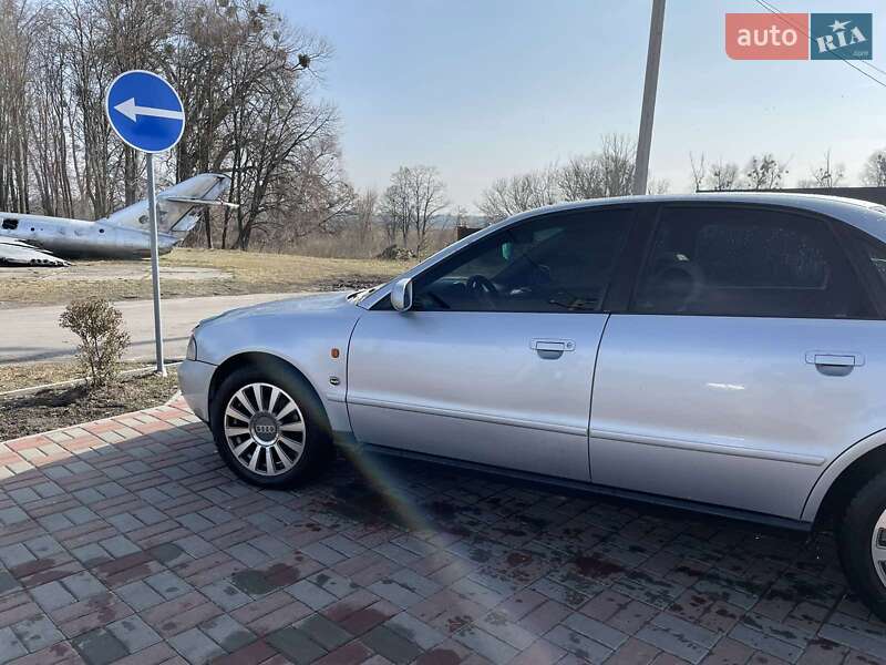 Седан Audi A4 1996 в Переяславі