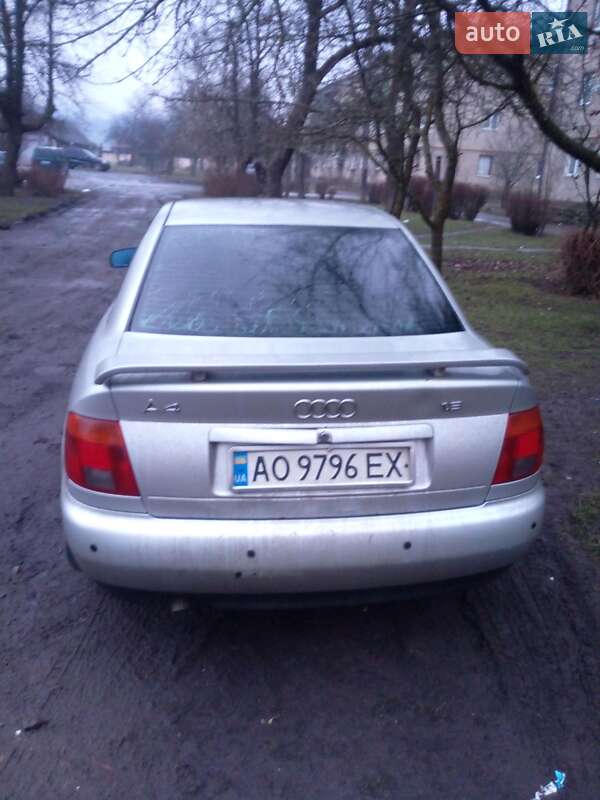 Седан Audi A4 1995 в Ужгороде
