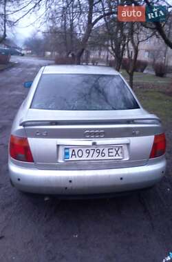 Седан Audi A4 1995 в Ужгороде