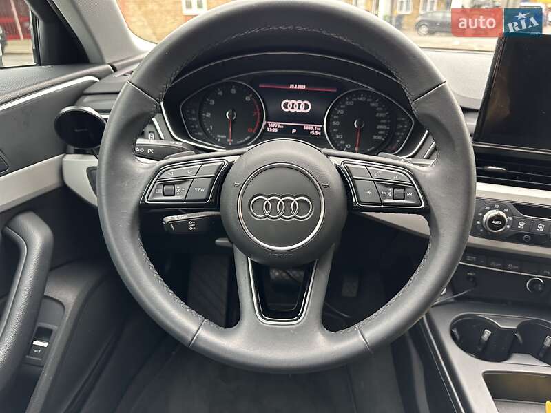 Седан Audi A4 2021 в Киеве