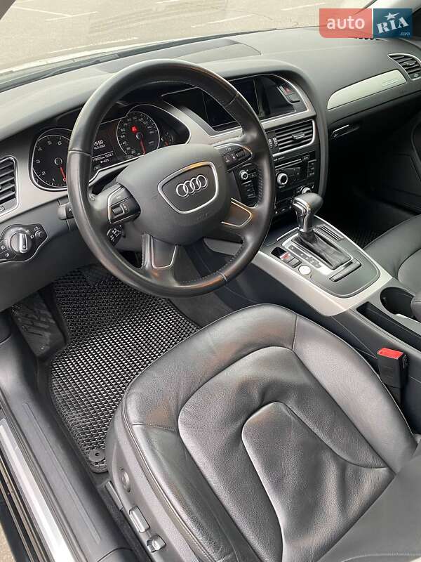 Седан Audi A4 2012 в Киеве