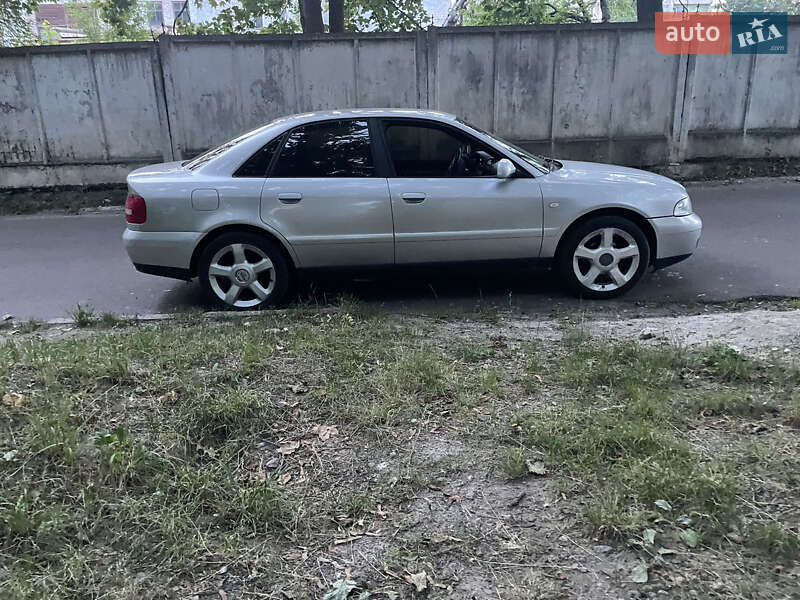 Седан Audi A4 1999 в Сокале