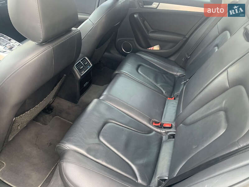 Седан Audi A4 2011 в Хусте