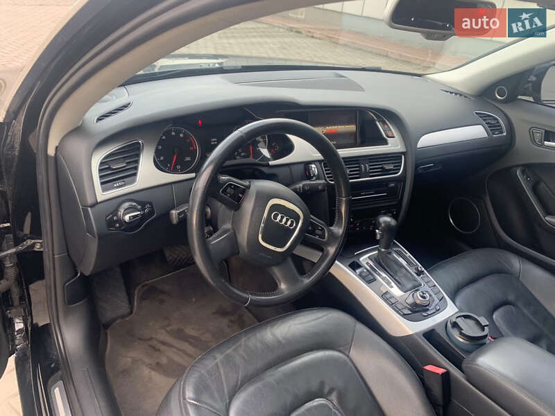 Седан Audi A4 2011 в Хусте